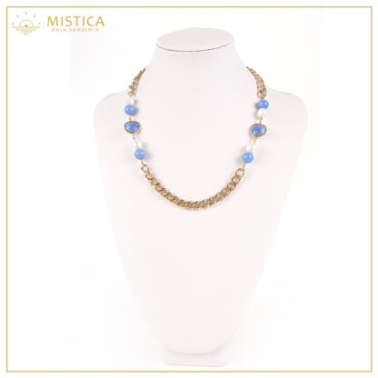 Girocollo con catene in zama decorato con perle di fiume e cristalli idrotermali jeans. Lunghezza massima 51cm.