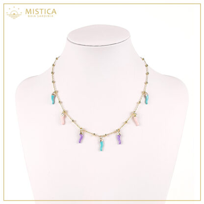 Collana girocollo a lavorazione rosario in argento 925% bagno oro, con charms a cornetto smaltati multicolor .